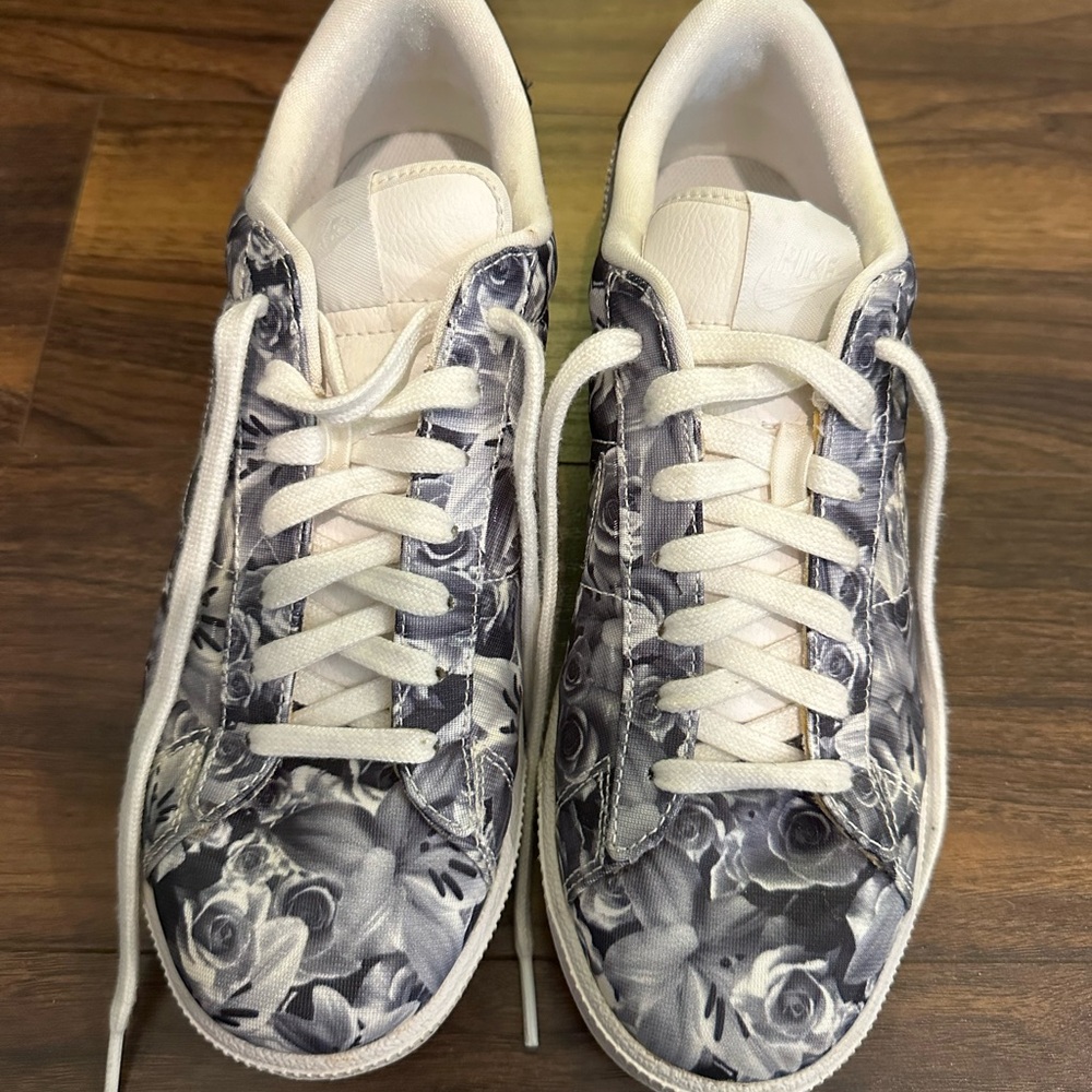 Nike Women’s Classic Gray/White Floral Print Fashion Sneakers